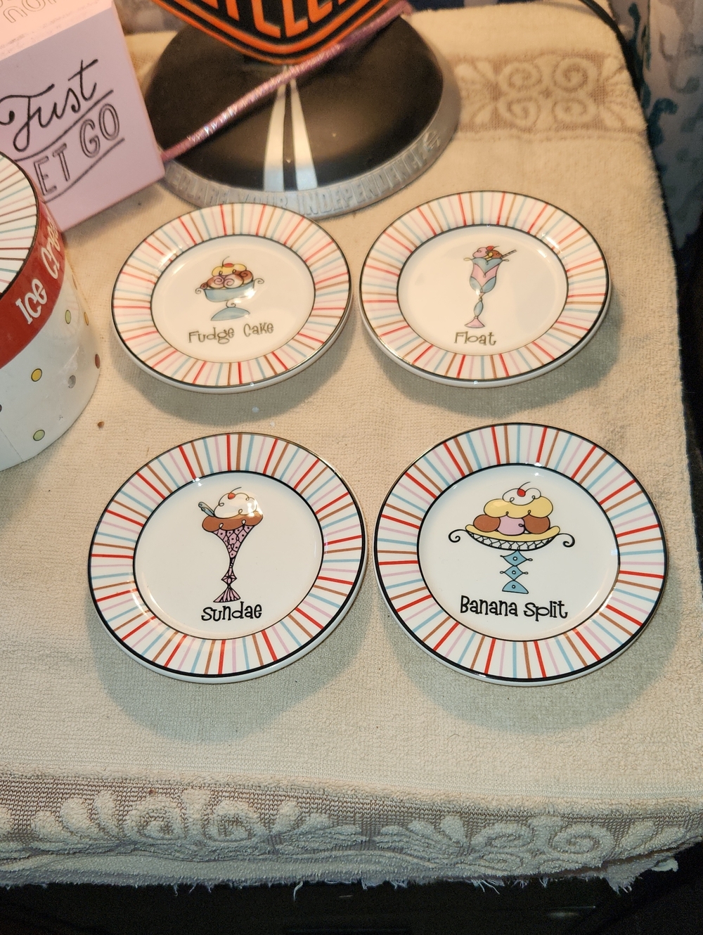 Van Mour Mini Dessert Plates